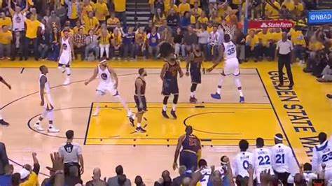 Watch Kevin Durant Blows By Lebron James For One Handed Dunk 15