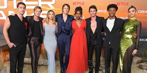‘outer Banks Cast Dresses Up For Season 3 Premiere Of Netflix Hit
