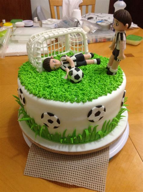 There are 98 football cakes designs. Pin van Veronica Salas op Favorites Kids cakes | Voetbal ...