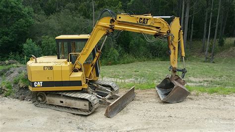 Older Cat Excavator up to 5 ton 23 ton suit farm only , mechanical