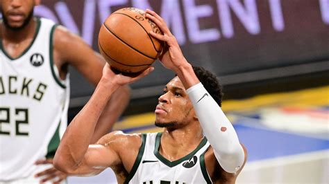 Giannis Antetokounmpo De Los Bucks Pidió Una Violación De 10 Segundos