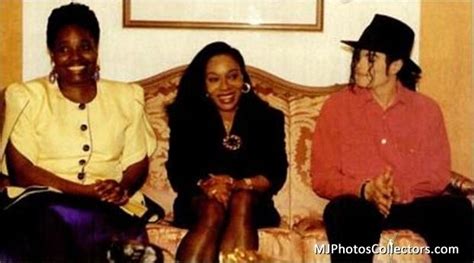 Mj Sitting Michael Jackson Photo 17090583 Fanpop