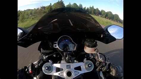 Suzuki Gsxr 1000r Vs Honda Fireblade 1000rr Youtube