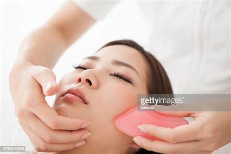 Asian Massage Girl 個照片及圖片檔 Getty Images
