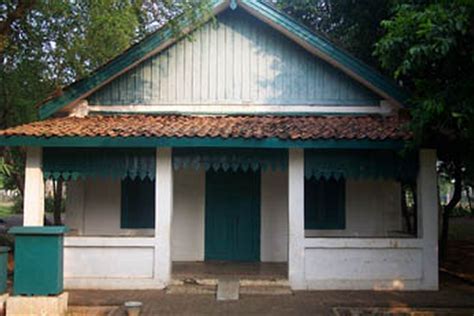 Hmm baca juga referensi desain interior rumah klasik ala eropa. Terdambakan: 4 Rumah kuno yang Paling Unik di Indonesia