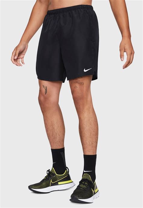 Short Nike M Nk Df Challenger Short 7bf Negro Calce Regular Compra