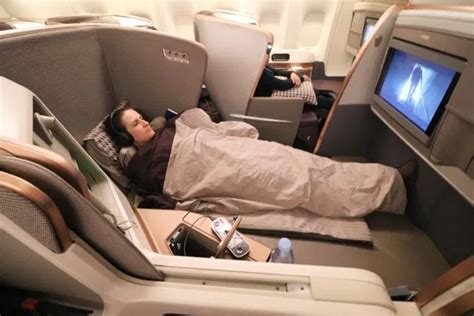 Singapore Airlines B777 Business Class WorldTravelAdventurers Bed2