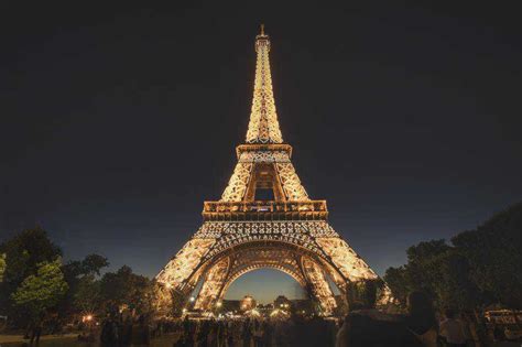 8 Tips For Visiting The Eiffel Tower At Night Discover Walks Blog