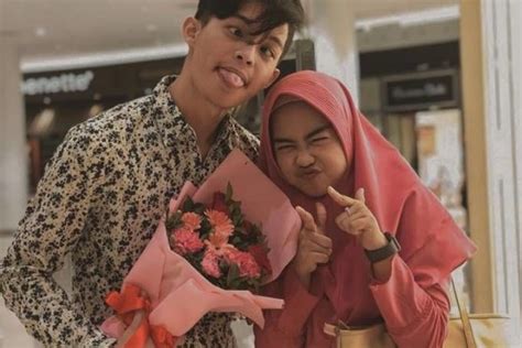 Sangat santai namun tetap cantik. 10 Potret Rey, Soloist yang Kabarnya Dekat dengan Ria Ricis