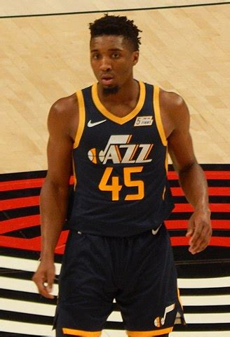 He demonstratively pointed to the ground, then verbally threw the gauntlet down on dillon brooks. Loon, Salaris, Vermogen: Donovan Mitchell - 2021 ...