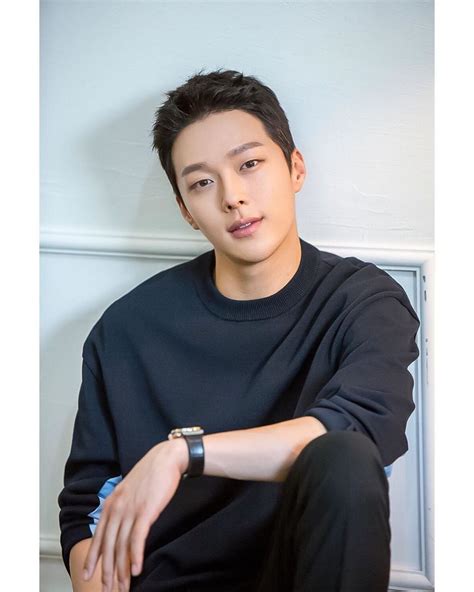 In 2014 he made his acting debut in the poignant television drama, it's okay, that's love. jang ki yong wallpaper - Google Search | Selebritas, Aktor, Rambut