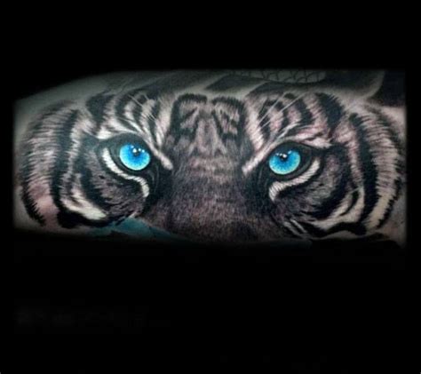 A White Tiger With Blue Eyes Is Shown In The Dark And It Appears To Be