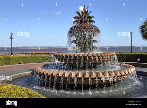 Pineapple Fountain Charleston Sc Usa Stock Photo Alamy