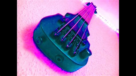 Worlds Smallest Real Bass Guitar Travel Guitar Mikro Palmbass