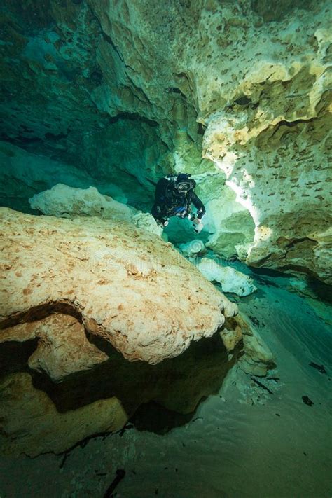 Divers Underwater Caves Diving Ginnie Springs Florida Usa Stock Image