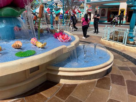 Photos Centoonial Park Fountain Opens To Guests In Mickeys Toontown