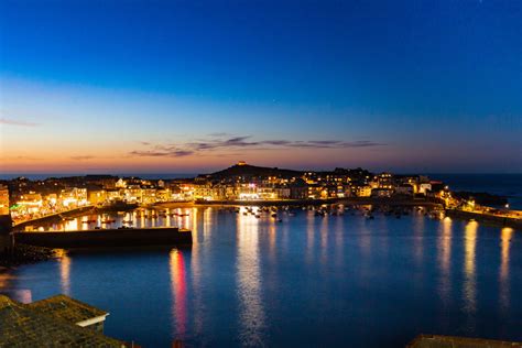 Explore amazing coastlines with endless sandy beaches, discover hidden coves and caves, quaint fishing villages, enjoy a tasty cornish pasty or two or try. Holidays in Cornwall | Cornwall Holidays | South West Holidays
