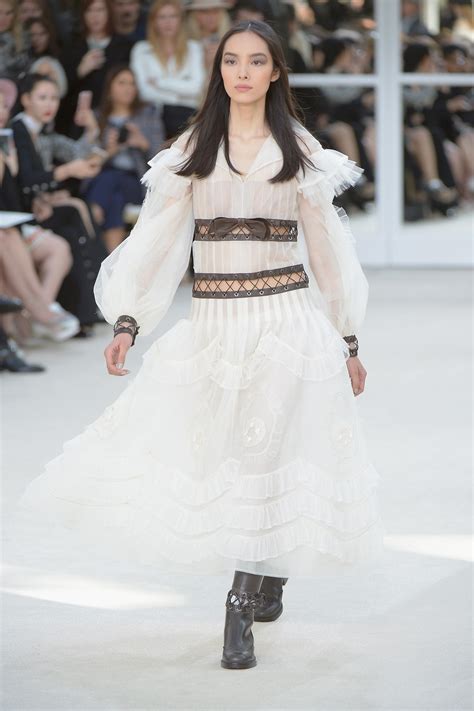 8 Lessons From The Runway In How To Wear Ruffles