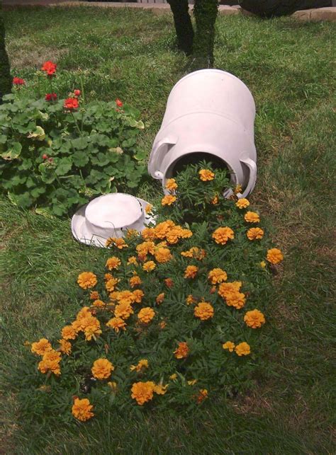 52 Amazing Spilled Flower Pot Ideas That Art Of Gardening Backyard