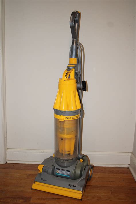 Dyson Bag Less Vacuum Cleaner Model Dc07 40751999