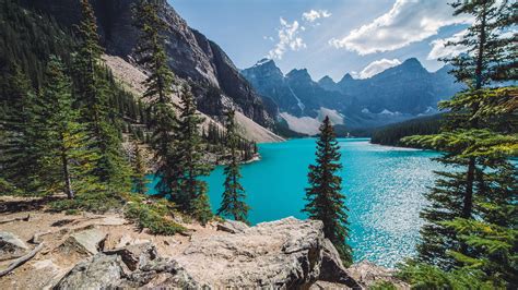 Download Sunny Day Over Moraine Lake Hd Wallpaper For 4k