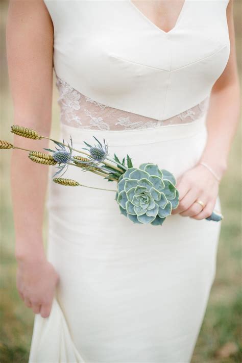 Greenery wedding bouquet with succulent, eucalyptus, roses, eustoma flowers and ranunculus. Pin by patricia yoshidzumi on Novias | Succulent bouquet ...
