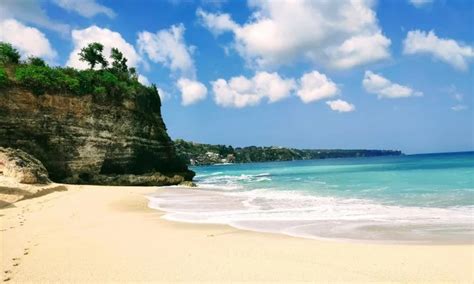 Dreamland Beach Bali Atraksi Aktivitas Liburan Lokasi And Harga Tiket