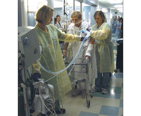 Involving family in early progressive mobility. Mobilizing Patients in the Intensive Care Unit: Improving ...