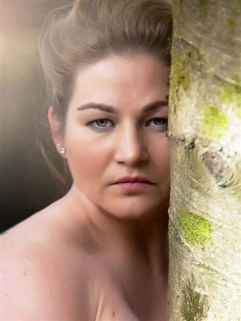 Plus Size Model Poses For Naked Photoshoot After 20 Year
