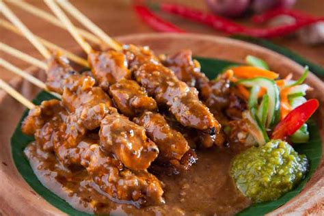 Selain masakan yang didominasi cita rasa asam dan pedas seperti tom yum, thailand juga memiliki beragam makanan kaya rasa lainnya yang terkenal hingga ke mancanegara. Daftar Masakan Indonesia yang Terkenal dan Populer di Luar ...