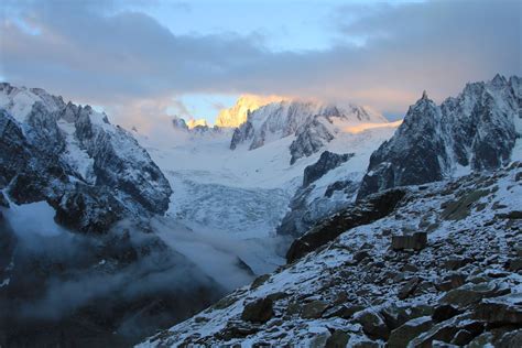 A La Recherche Des Cristaux Sur Le Glacier De Talèfre Massif Du Mont
