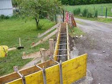 Parcelas y terrenos en venta. Foto: Armatura di Muretto Per Gettata In Cemento. di ...