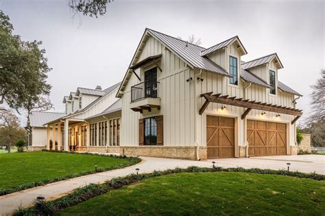 48 Unique Farmhouse Exterior Design Ideas For Your Home