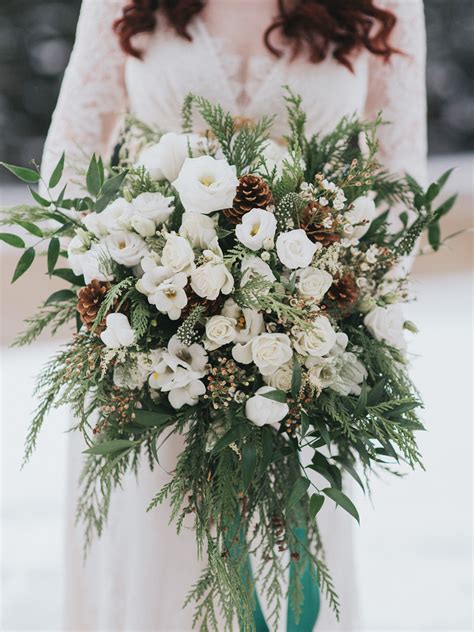 27 Winter Wedding Bouquet Ideas That Are Chic Yet Festive