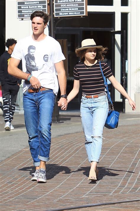 Jacob, por su parte, se fue poco después, dejándolo ahí tirado sin haberle dado ninguna explicación. Celebrity Shopping - Joey King and Jacob Elordi Shopping ...