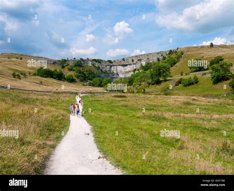 Malham Cove Geology Hi Res Stock Photography And Images Alamy