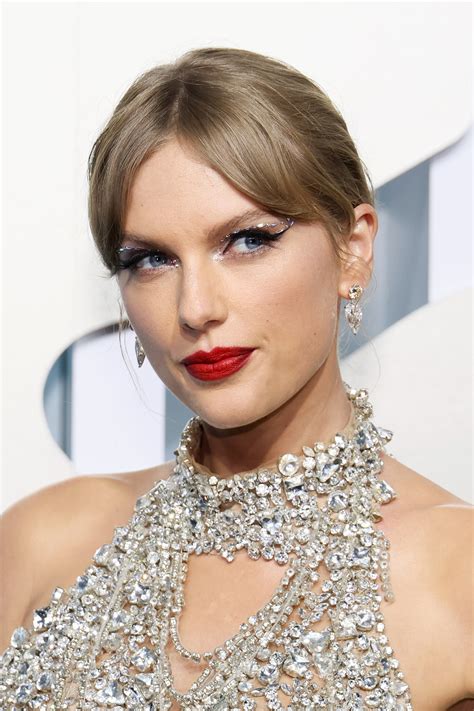 How To Get Taylor Swift S Vmas Beauty Look