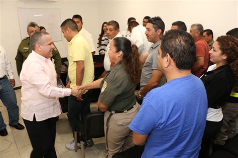You can specify as many groups as you need. Constata Gustavo Torres Salinas capacitación a personal de ...