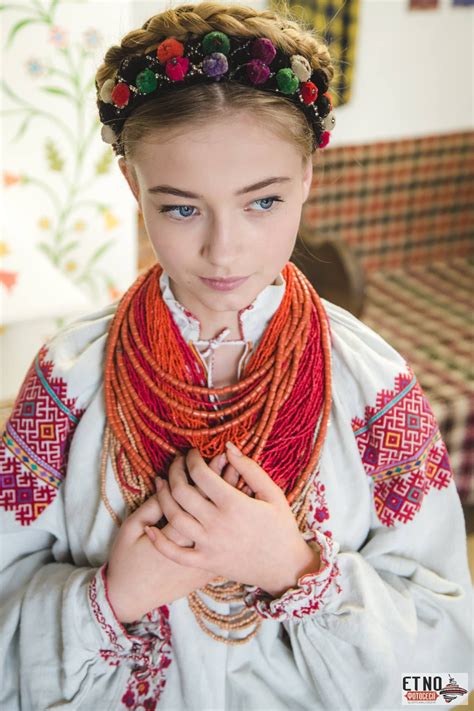 Pin By Pani Zternopolya On Мальовнича Україна Folk Fashion