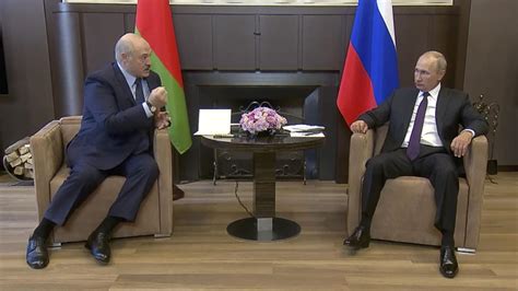 Weißrussland: Hoffen auf Hilfe - Lukaschenko trifft Putin ...
