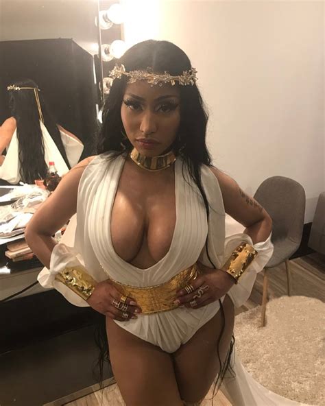 Nicki Minaj Flaunts Curves To Look Like A Greek Goddess Photos Images Gallery 69069