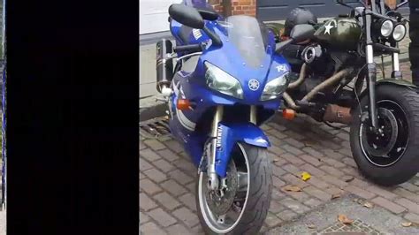 Its wheelbase is less than 55 inches, and at a dry weight of 419 pounds, it's optimally balanced for handling. Yamaha r1 1999 - YouTube