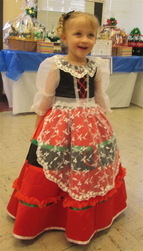 コメントを投稿するには ログイン または ユーザー登録 を行ってください 作成者: traditional italian clothing for girls - Google Search ...
