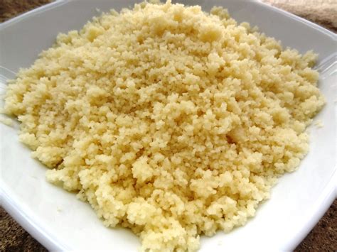 Verser 200g de couscous dans un saladier. Semoule de couscous rapide - La Tendresse En Cuisine