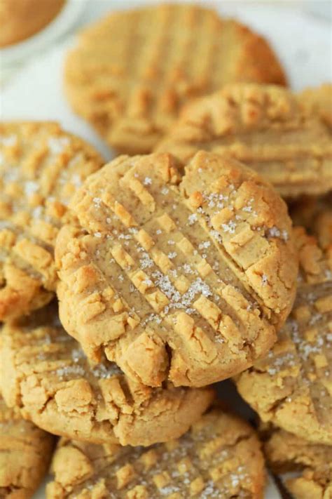 Classic Peanut Butter Cookie • The Diary Of A Real Housewife