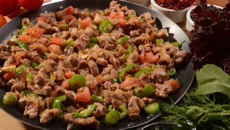 Yeşil mercimeğin tadı ve ev yapımı erişte ile nefis bir çorba tarifi çıktı ortaya. Et kavurma tarifi, nasıl yapılır?