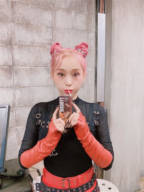 Lee Gahyeon Pink Hair And Dreamcatcher Image On Favim Com