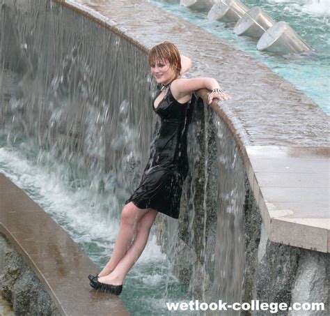 Wetlook And Candid College Girls Photos Of Candid Fountain Girls