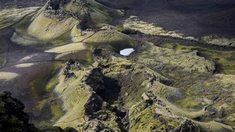 Lakagígar Craters Explore The Gigantic Craters In The Highlands Of