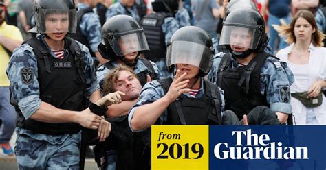 Police Detain Hundreds In Moscow During Protests Over Russian Journalist Video World News